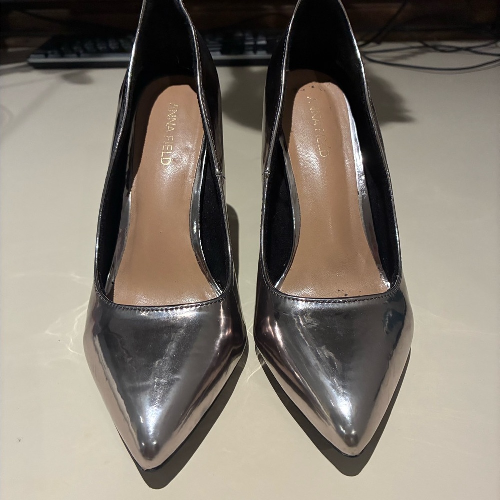 Metallic Silver Pointed-Toe Stiletto Heels